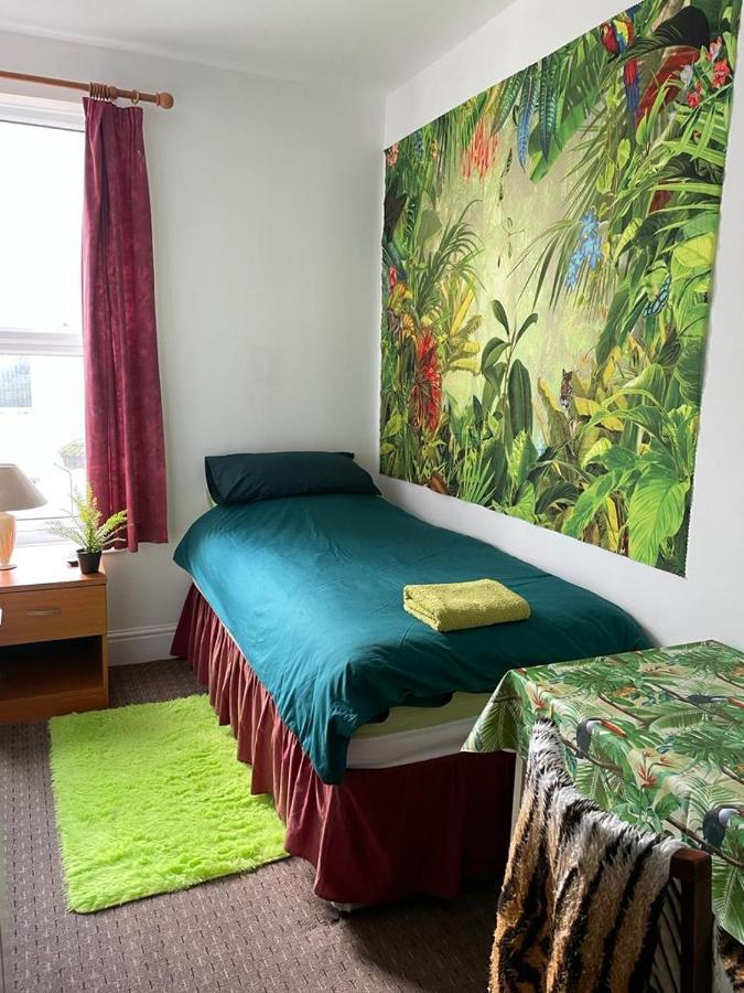 The Blue Moon Bed & Breakfast Blackpool Eksteriør bilde