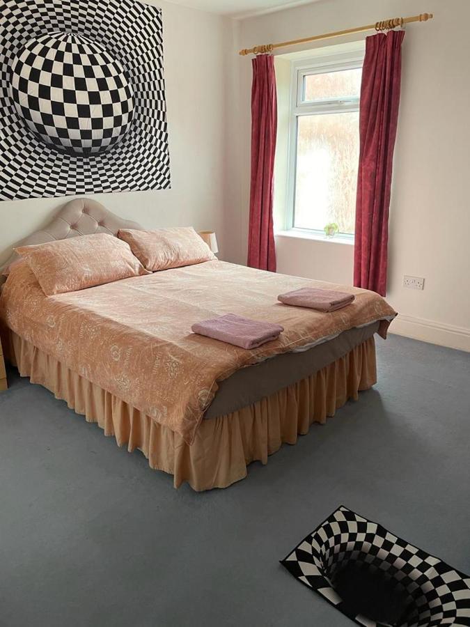 The Blue Moon Bed & Breakfast Blackpool Eksteriør bilde