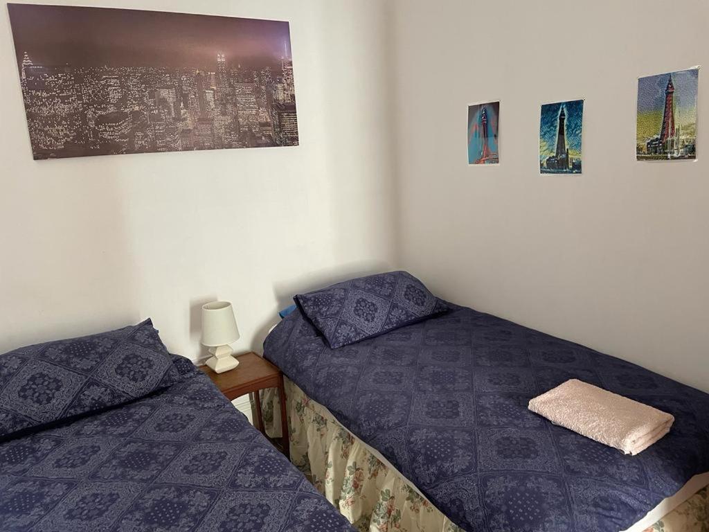 The Blue Moon Bed & Breakfast Blackpool Eksteriør bilde
