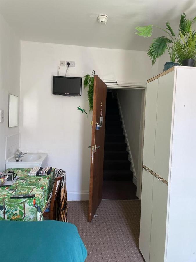The Blue Moon Bed & Breakfast Blackpool Eksteriør bilde