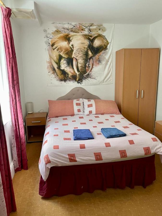 The Blue Moon Bed & Breakfast Blackpool Eksteriør bilde