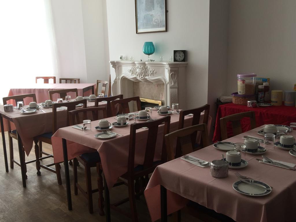 The Blue Moon Bed & Breakfast Blackpool Eksteriør bilde