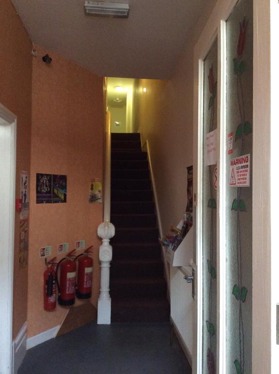 The Blue Moon Bed & Breakfast Blackpool Eksteriør bilde